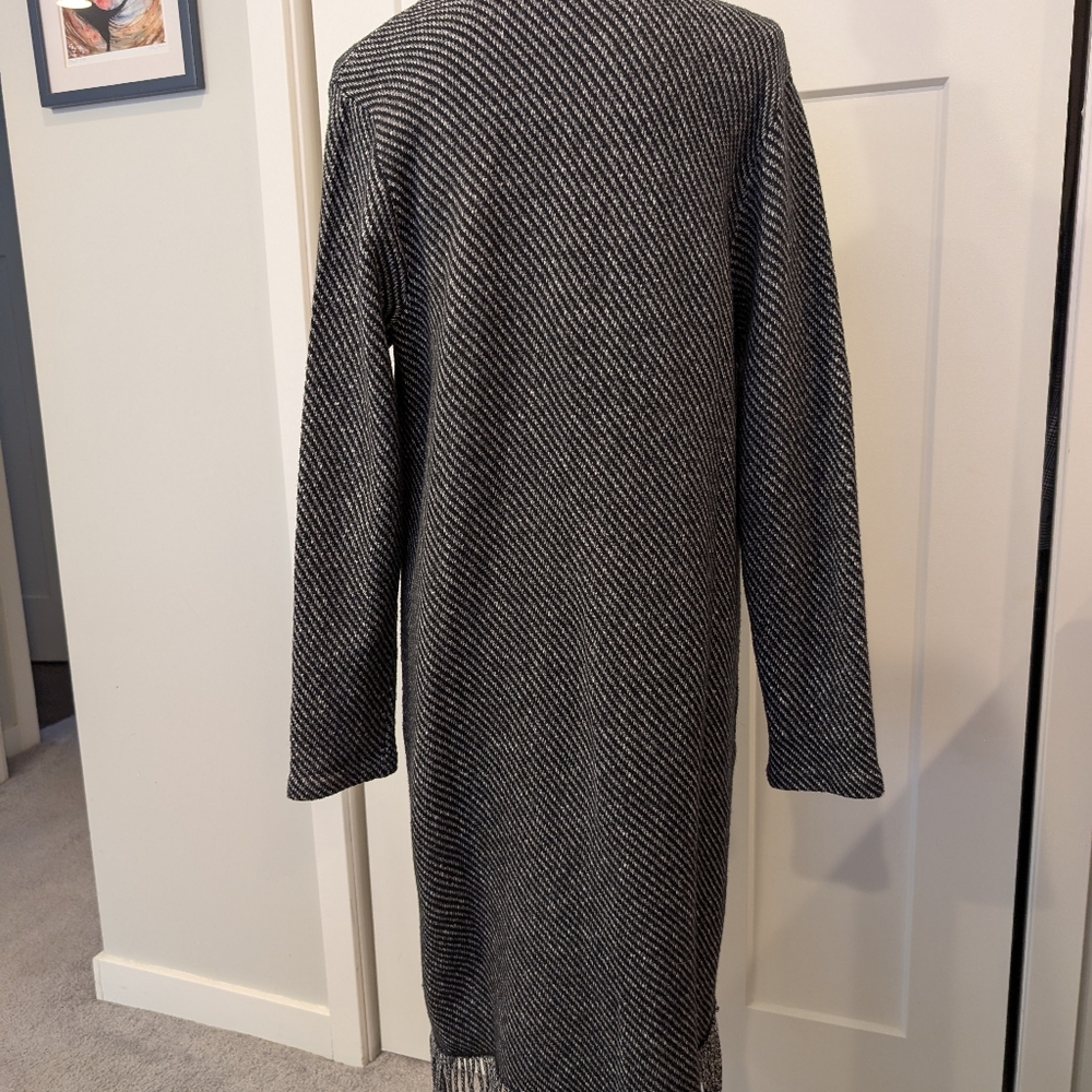 J Jill Herringbone Sweater W/Fringe Black M New - Picture 12 of 13